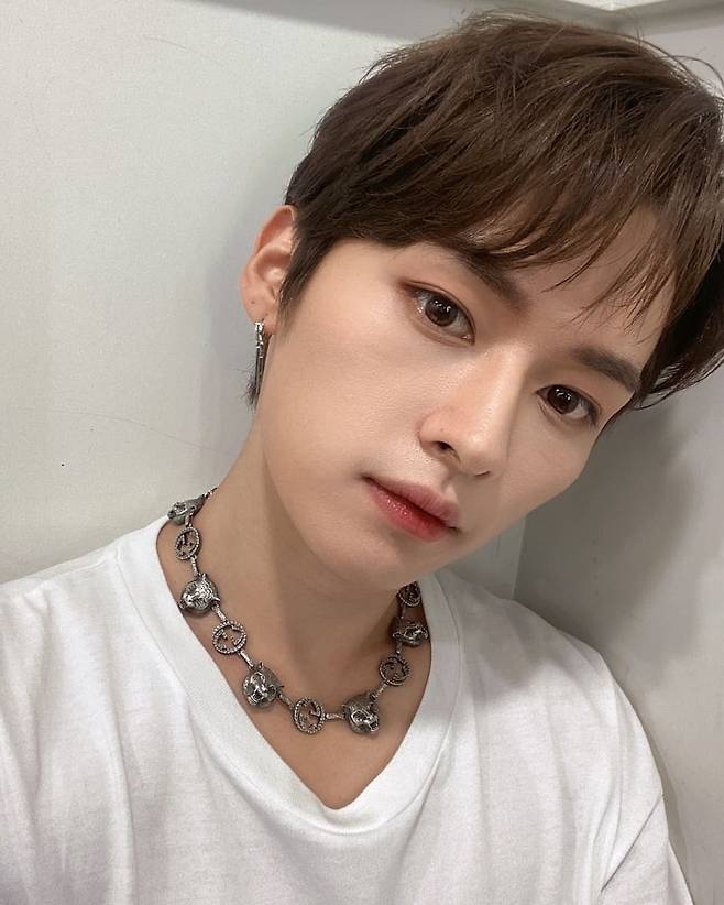 Stray Kids Reno rocks fan sim with unrealistic handsomeOn the 27th, Reno posted several photos on the Stray Kids official Instagram with the article Music ~ Bank!Reno in the photo boasts a distinct sculpture visual and takes a selfie.He showed off his beauty by drawing V with his eyes, and he shot his girlfriend with a half-closed hand gesture.Reno, staring at the camera, was thrilled with a eye-catching look through the monitor. The fans praised it with comments such as I can not believe it, It is really best, It is so handsome and It is pretty.On the other hand, Reno is active as MBC Show! Music center MC.The group Stray Kids, to which Reno belongs, recently released their second regular album NOEASY and the title song Singer and is responding well at home and abroad.