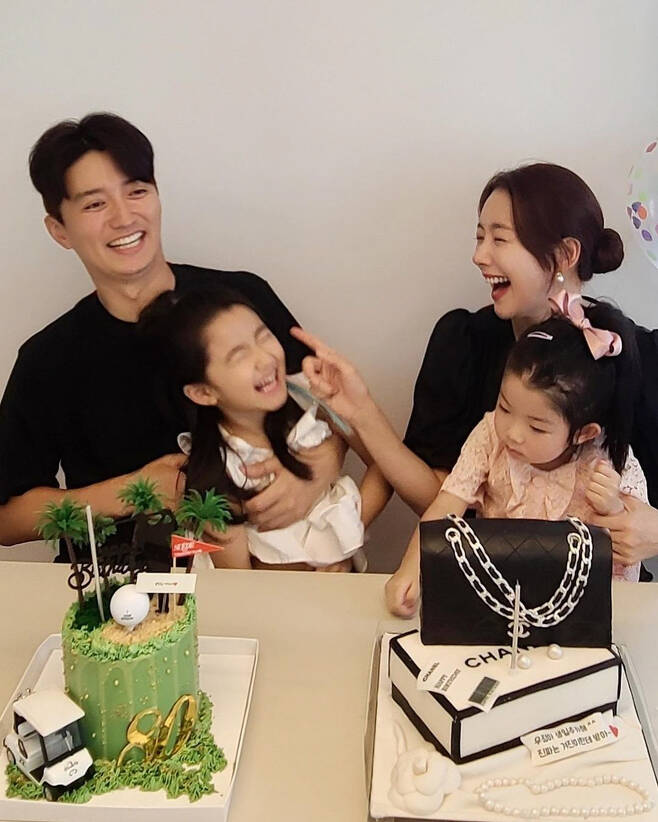 Actor So Yi-hyun celebrates birthday with Husband In Gyo-jinSo Yi-hyun said through his SNS on the 29th, The next day of my birthday, I will always celebrate my birthday first and celebrate later.I love you twice as much as Haha and twice as much as I love you because you are my Husband. Thank you and thank you for your congratulations.I have posted several photos with the article It is a bag bread.In the photo, In Gyo-jin and So Yi-hyun, who had a birthday by one day, were shown.In Gyo-jin So Yi-hyun and his daughter So-eun celebrate each others birthday together with Haha. The two happy-looking figures stand out.In particular, the Cake received by the two people is accompanied by a Cake model of a luxury bag, which attracts attention. The Cake also contains a sense of really accept it by the teacher.Meanwhile, Actor So Yi-hyun, In Gyo-jin, married in 2014, has two daughters.So Yi-hyun is currently appearing on KBS2 daily drama Red Shoes.