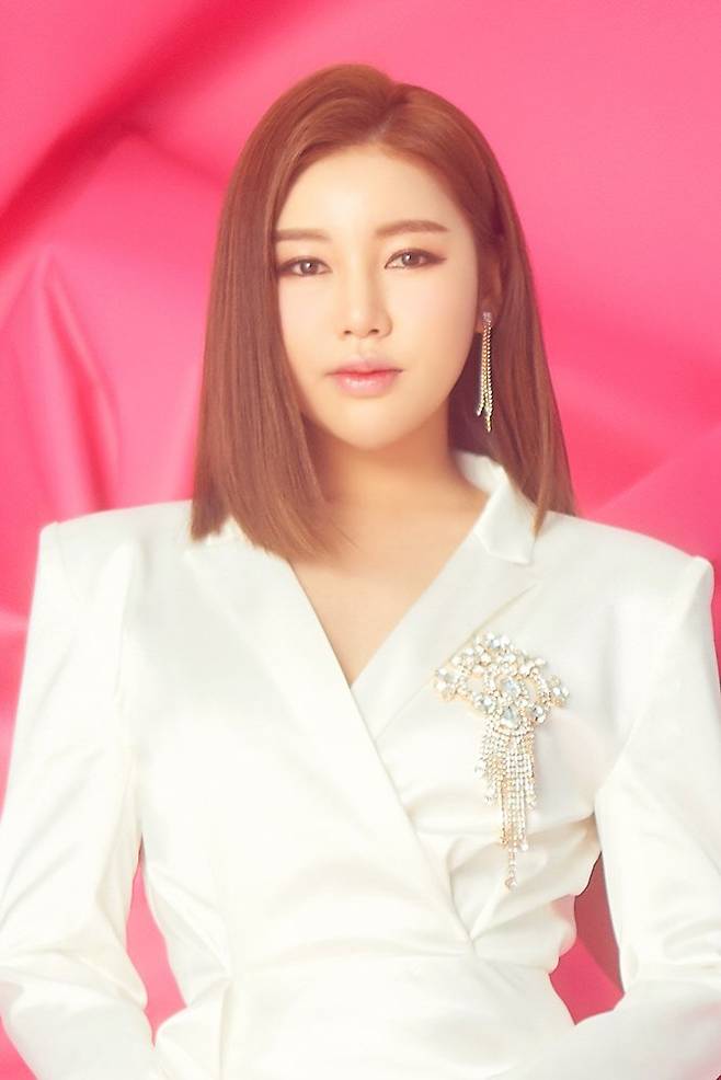 Trot Singer Song Ga-in was tested with COVID-19 positive.Song Ga-in was judged to have tested COVID-19 at around 10 p.m. on the 28th, a source said on the 29th. Song Ga-in recently was not feeling well and was informed of the tested positive as a result of a screening at a large hospital in Seoul.We know that we will move to quarantine facilities designated by the quarantine authorities on the afternoon of the 29th and concentrate on treatment, he added.In response to the inquiry, Pocket Stone Studio said, Song Ga-in was tested positive. I could not prevent COVID-19 more carefully.I am sorry for the public and fans, he said. I will do my best to make Song Ga-in return healthy and concentrate on treatment for the time being.Song Ga-in is expected to be disrupted by the planned schedule as he enters the COVID-19 treatment.Song Ga-in will participate as a judge in JTBCs new music entertainment, The Pungryu Captain - War of Hip Singers, which will be broadcast in September.Song Ga-in communicates with fans steadily through social networking services (SNS), and at the KBS2 Mr. Trot Magic Wanderer last month, Mr.Trot National Sports Festival Top 8 has been active as the head of various entertainment performances and has still been popular.In addition, Professor Seo Kyung-duk has been influential in various fields such as campaigning to improve the residential environment of the descendants of independent beneficiaries.In addition, COVID-19 tested positive news in the music industry on the day caused concern.Jang Won-young, a former member of the group IZ*ONE, was also tested positive.Starship Entertainment, a subsidiary company, said in its official position that Jang Won-young was judged COVID-19 tested positive.According to Starship, Ahn Yu-jin and Jang Won-young were informed that the COVID-19 had a cross-linked movement with the tested positive external staff on the 28th and conducted a PCR test.On the morning of the 29th, Ahn Yu-jin was negatively judged, but Jang Won-young was tested positive.Jang Won-young is currently taking necessary action under the guidance of the anti-virus authorities, and Ahn Yu-jin has also canceled all scheduled schedules and entered self-pricing.