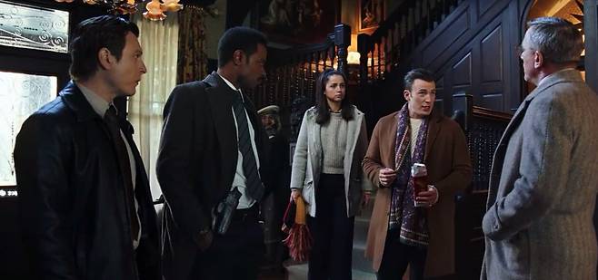 영화 '나이브스 아웃'의 한 장면.