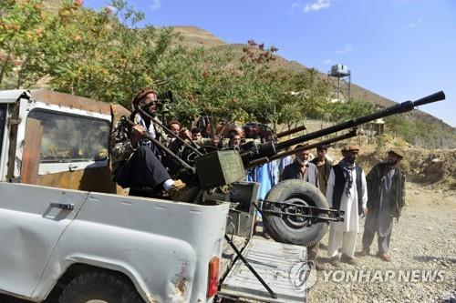 아프간 판지시르에서 훈련 중인 반탈레반 저항군. [AP=연합뉴스]