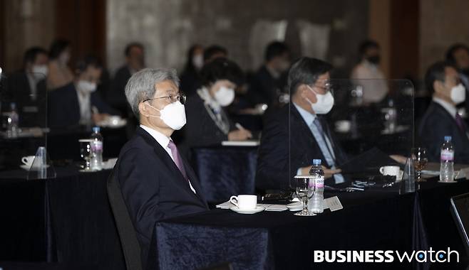 영상 시청하는 고승범 금융위원장/사진=이명근 기자 qwe123@