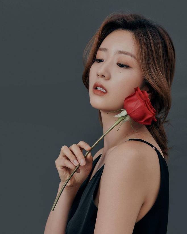 Apink member and actor Yoon Bomi has released a new profile photo.Yoon Bomi recently posted several profile photos on his personal SNS.In the photo, Yoon Bomi is wearing a black dress and long hair hanging down and revealing her deadly eyes.Yoon Bomi, known for its pleasant and youthful personality, creates a different atmosphere that adds allure to the usual image.Shin Soo-ji, a former gymnast who saw this, expressed his admiration by leaving a comment saying, It is very fatal.On the other hand, Yoon Bomi is appearing in the web drama Love Detective Sherlock K, My brother will love you instead, SBS drama Farmers Academy, TVN drama This is the first time, MBC Everlon drama Please do not meet him .