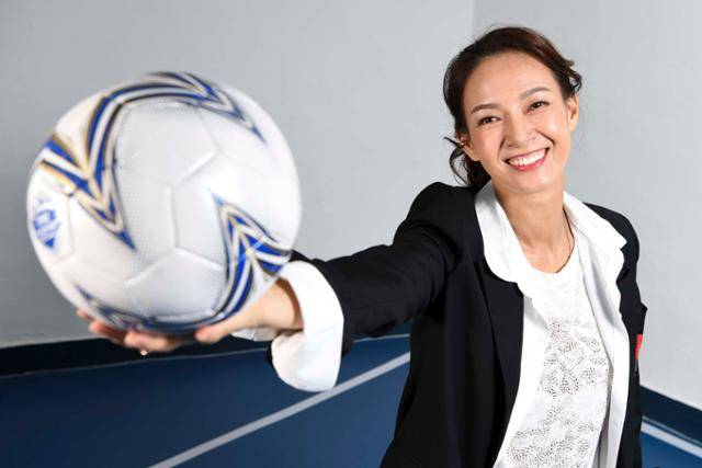 올해 초부터 8개월간 ‘축구인’으로 산 박선영. 그는 “유난히 더웠던 올해 여름을 그라운드에서 정말 뜨겁게 보냈다”며 웃었다. 한지은 인턴기자