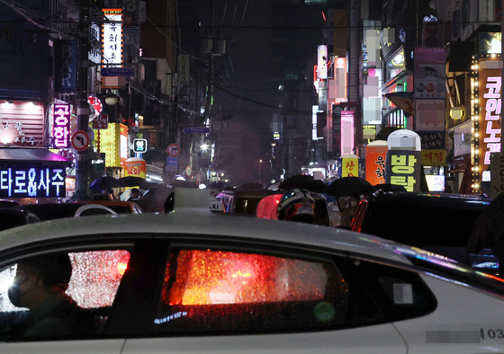 고교 인권교사가 수업중 유흥업소 경험담을 지속적으로 해 문제가 되고 있다. 사진은 기사의 특정 내용과 직접적 연관이 없습니다. 연합뉴스