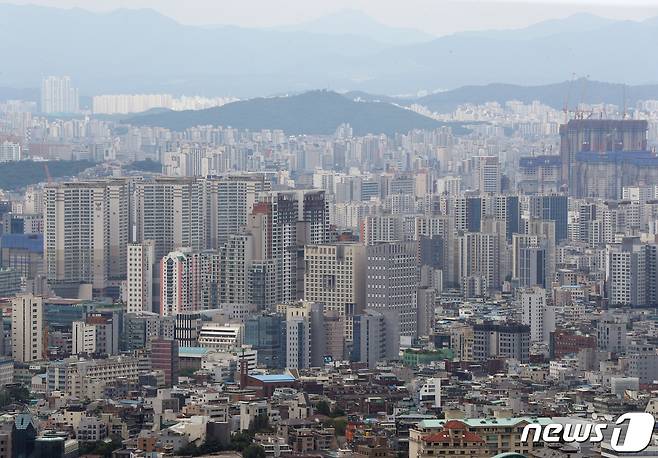 서울 아파트 단지의 모습. 2021.8.8/뉴스1 © News1 신웅수 기자