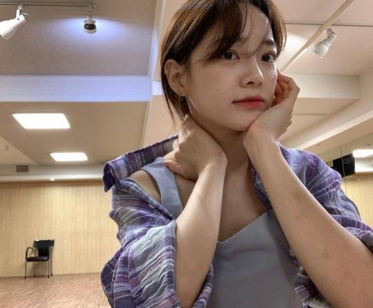 Singer and Actor Kim Se-jeong showed off his supernatural yet lovely charm.Kim Se-jeong posted several photos taken in the practice room with the Practice Room Iran article on his Instagram on the 7th.Kim Se-jeong in the public photo boasted a lovely beauty with a plaid shirt on a pastel blue sleeveless top and a chin with one hand.Kim Se-jeong, who attracted attention with his slender neckline and shoulder line, gave off a youthful charm with a winkling photo with one eye closed.Meanwhile, Kim Se-jeong recently appeared in the musical Red Book and will meet with viewers with SBS new drama In-house confrontation which will be aired in the first half of next year.