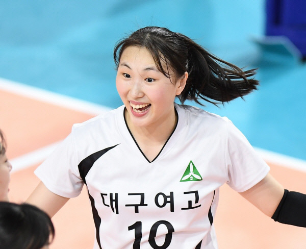 프로배구 V리그 신생팀 페퍼저축은행은 2021~2022 한국배구연맹 여자 신인선수 드래프트에서 대구여고 세터 박사랑을 전체 1순위로 지명했다. 한국배구연맹 제공