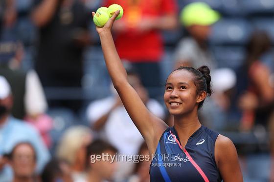 레일라 페르난데스(캐나다)가 8일(한국시간) 미국 빌리진 킹 내셔널 테니스 센터에서 열린 US오픈 8강전에서 승리했다. 사진=게티이미지