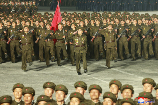 북한, 정권수립 73주년 경축 민간·안전무력 열병식



    (평양 조선중앙통신=연합뉴스) 북한이 정권수립 기념일('9·9절') 73주년을 맞아 자정에 남쪽의 예비군격인 노농적위군과 경찰격인 사회안전무력의 열병식을 진행했다고 조선중앙통신이 9일 보도했다. 2021.9.9 



    [국내에서만 사용가능. 재배포 금지. For Use Only in the Republic of Korea. No Redistribution]



    nkphoto@yna.co.kr



(끝)