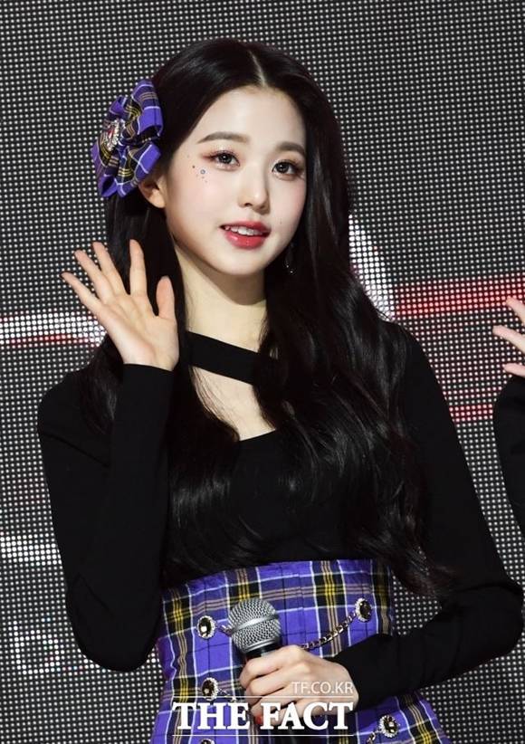 그룹 아이즈원 출신 장원영이 코로나19 완치 판정을 받았다. /더팩트 DB