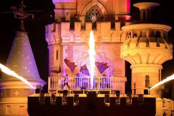 매직아일랜드에서 밤에 열리는 공연 ‘캐슬 좀비‘