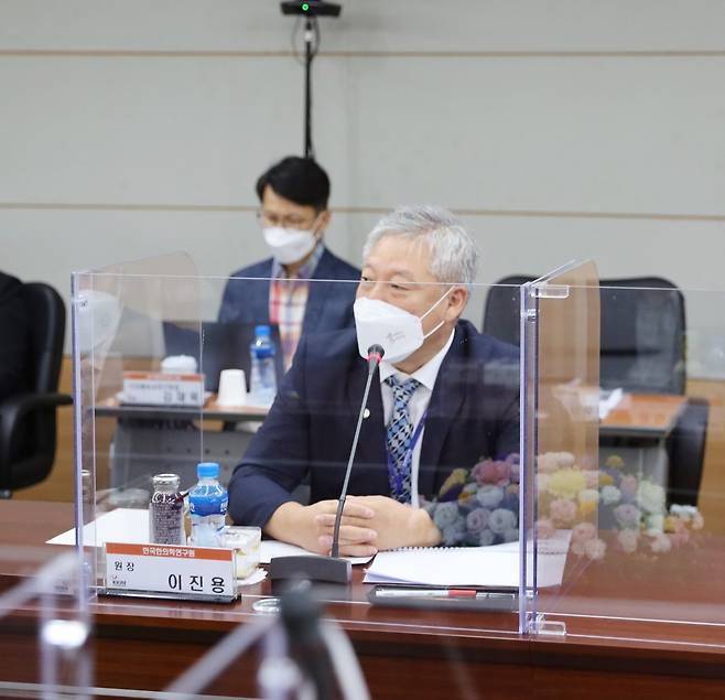 이진용 한국한의학연구원장이 13일 기자간담회에서 발언하고 있다. (한국한의학연구원) 2021.09.13 /뉴스1