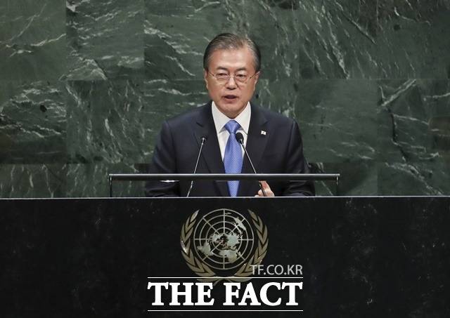 청와대는 13일 문재인 대통령이 오는 19~23일 미국을 방문해 유엔총회와 한미 유해 상호 인수식 행사 등에 참석할 예정이라고 밝혔다. 문 대통령이 지난 2019년 9월 24일 미국 뉴욕에서 열린 유엔총회에서 기조연설을 하는 모습. /뉴시스