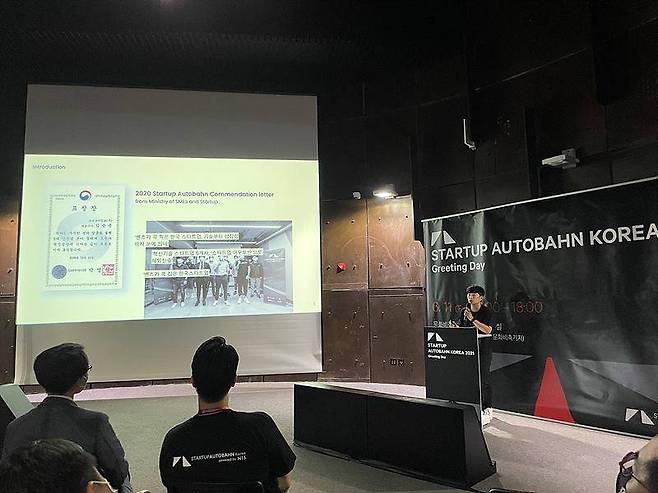 스타트업 아우토반에서 발표하는 김승용 코코넛사일로 대표. 출처 = 코코넛사일로