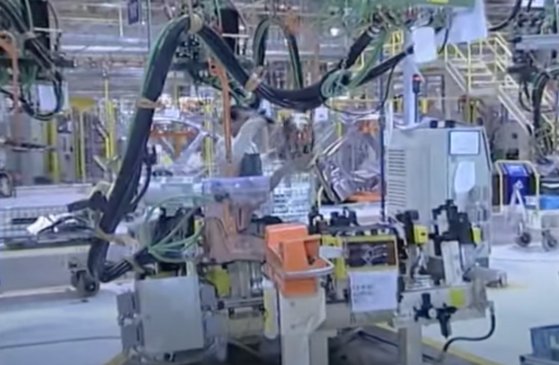 포드의 브라질 바히 자동차 생산 공장 내부 모습. 포드는 올해 초 브라질 공장을 폐쇄한다고 발표했다. 이에 따라 5000여명이 일자리를 잃게 됐다. 사진 유튜브