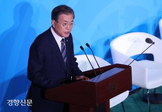 문재인 대통령이 2019년 9월23일 오후(현지시간) 미국 뉴욕 유엔총회 회의장에서 기후행동 정상회의 연설을 하고 있다. 청와대사진기자단