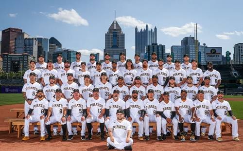 박효준(피츠버그 파이리츠)은 메이저리그 워싱턴 내셔널스와의 홈경기에 출루해 볼넷을 얻어냈다. 사진은 피츠버그 선수단 모습. /사진=피츠버그 트위터 캡처