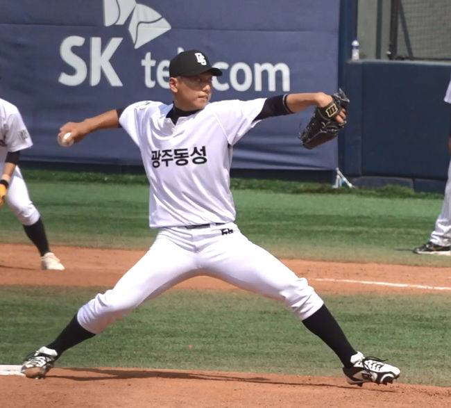 [사진] SSG는 13일 신인드래프트 2차 1라운드에서 광주동성고 '에이스' 신헌민을 뽑았다. / SSG 제공