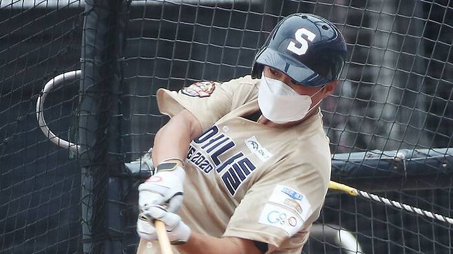 '2022 KBO 신인 드래프트 트라이 아웃'에서 타격 테스트하는 권광민