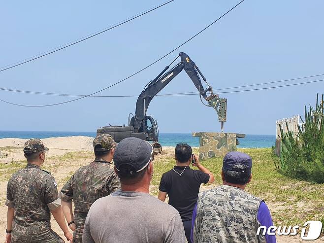 육군 제50보병사단은 지역민과의 상생협력을 위해 올해 계획된 포항시 북구 화진훈련장 내부 구조물에 대한 철거 작전을 완료했다고 밝혔다.(육근 50보병사단제공)2021.9.14/© 뉴스1