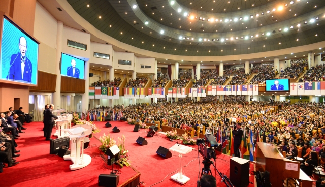 2015년 10월 14일 서울 영등포구 여의도순복음교회 대성전에서 열린 CGI대회(교파를 초월한 전 세계 교회 지도자들의 모임) 개회예배에서 조용기 원로목사가 설교하고 있다.