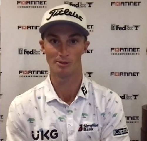 새 시즌 첫 대회장에서 인터뷰하는 자라토리스.