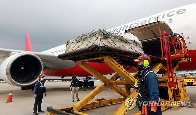 화이자 백신 인천공항 도착 [연합뉴스 자료사진]