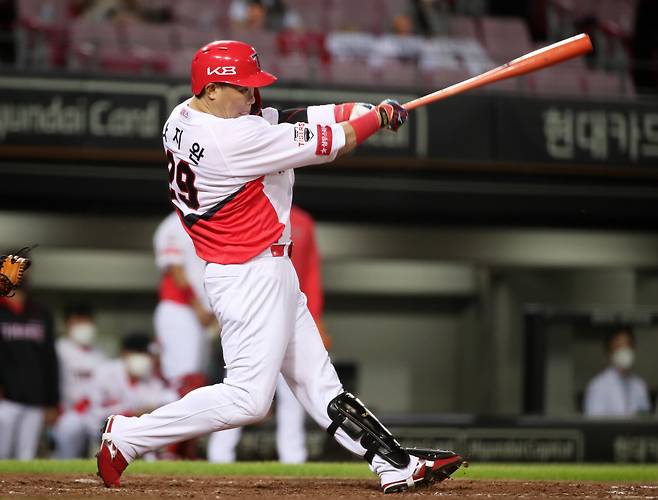 15일 광주 기아챔피언스필드에서 열린 롯데와의 더블헤더 2차전에서 KIA 나지완이 동점 적시타를 때려내고 있다. 광주=연합뉴스
