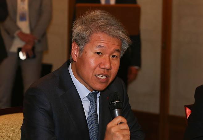 문재인 정부 출범 이듬해인 2018년 12월 서울 삼청동 총리공관에서 열린 고위 당정청 협의회에서 발언하고 있는 김수현 당시 청와대 정책실장. /고운호 기자