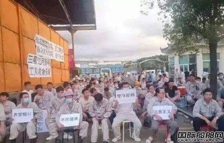 삼성중공업 닝보 조선소 철수 결정에 조선소 근로자들이 항의 시위를 벌이고 있다./국제선박망, 소셜미디어