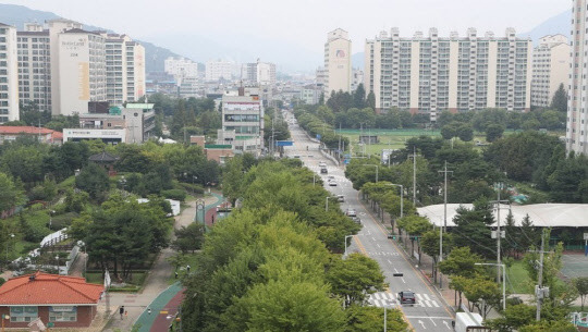 수도권 지하철 1호선 지행역 일대 시가지 모습. <연합뉴스>