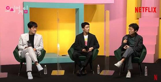 '오징어 게임'의 허성태, 위하준 배우와 황동혁 감독. 허성태는