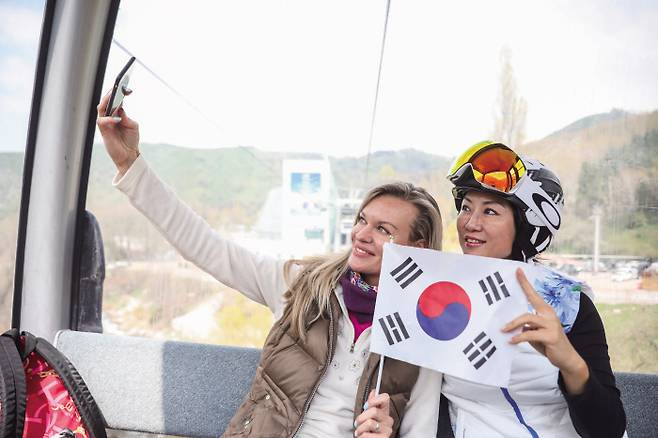 카자흐스탄에 살고 있는 강 스베틀라나(오른쪽)