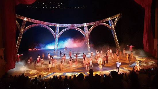 지난해 코로나19 사태로 중단됐던 미국 라스베이거스 대형 서커스 쇼도 하나둘 다시 공연을 재개하는 중이다. 사진은 지난 9월 1일 찾은 라스베이거스 벨라지오 호텔 ‘오(O)’쇼 공연장 모습. <나건웅 기자>