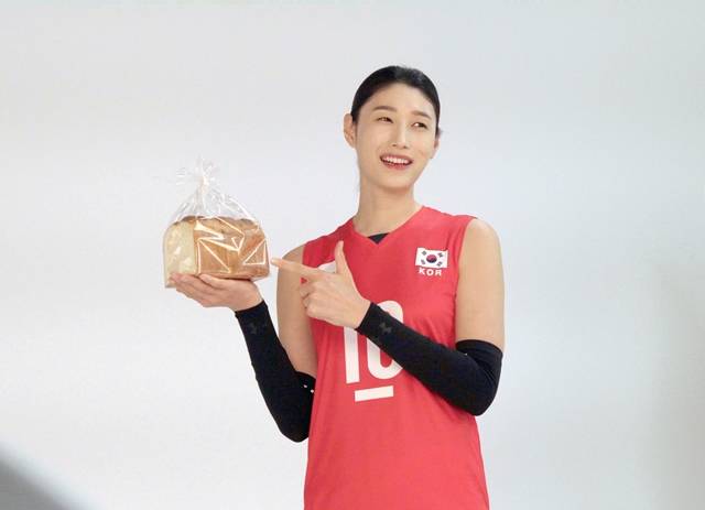 SPC삼립이 월드클래스 배구 선수 김연경 선수를 모델로 구상한 신제품 '식빵언니'를 출시한다./사진제공=SPC삼립