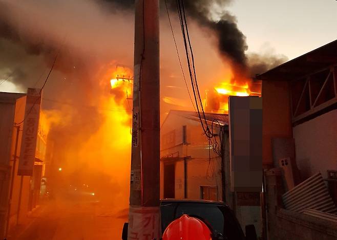 대전 대덕구 공장서 불 [대전소방본부 제공. 재판매 및 DB금지]