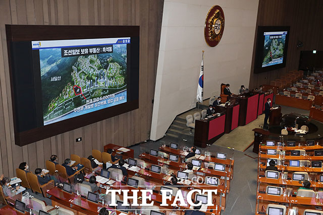 이날 김 의원이 공개한 조선일보와 그 사주 일가가 보유한 부동산은 총 40만여 평으로 시가 2조 5000억 원 규모다.