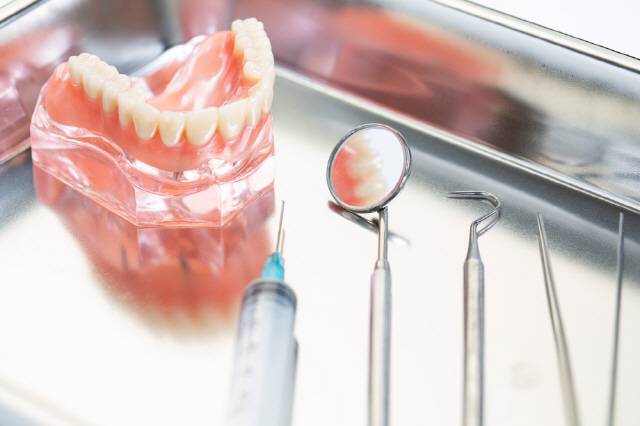 치아는 어릴 때부터 노년기까지 꼼꼼한 관리가 필요하다./사진=클립아트코리아