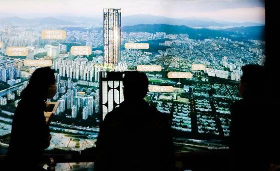 분양가상한제를 피한 도시형생활주택의 분양가가 강남 인기 아파트 분양가를 훨씬 웃도는 경우가 많다. 서울 반포 서래마을 인근에 조성되는 도시형생활주택의 홍보관. 뉴스1