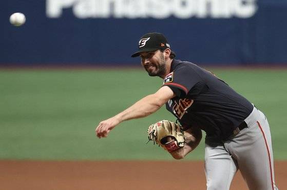 5월 16일 오후 서울 고척스카이돔에서 열린 2021 KBO 리그 키움 히어로즈 대 한화 이글스의 경기. 한화 선발 카펜터가 역투하고 있다. [연합뉴스]