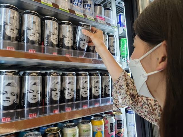 CU가 업계 단독으로 수제맥주 전문점 ‘크래프트브로스’와 손잡고 마릴린먼로 맥주로 잘 알려진 '라이프벨지안위트라거캔'을 선보인다./사진제공=CU