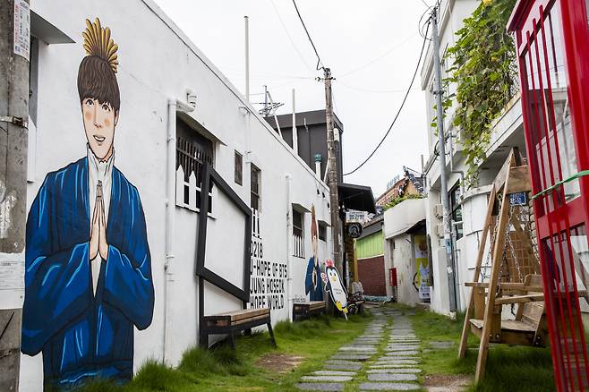 양림동 예술마을의 제이홉 벽화