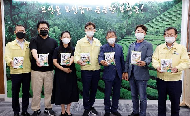 보성차생산자조합과 ㈜제이유통은 유기농 녹차 3%를 넣은 매콤하고 담백한 보성 녹차라면을 출시했다. 보성군 제공