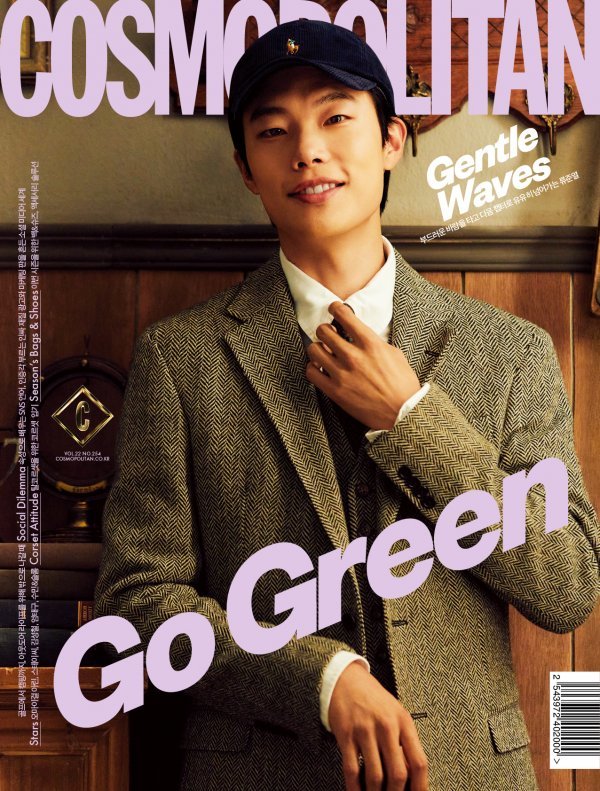 A warm Smile from Ryu Jun-yeol was featured in the cover of the October issue of Cosmopolitan.Ryu Jun-yeol in Ivy League look dyed the October issue of Cosmopolitan into autumn atmosphereClassic look, relaxed Smile doubled Ryu Jun-yeols smart charm. The boyfriend look craftsman sense of warmth was also outstanding.Like Wool Herringbone jackets, Oxford shirts and duffel coats, I mainly used stylish items over time.Point colors such as yellow and green, and accessories such as corduroy ball caps added a fresh youth impression.Ryu Jun-yeol, who is famous for his affection for fashion, said in an interview after filming, I had a lot of conversation with the stylist before going to the No Longer Human filming.It was a point to show a little different from the male actors in the existing drama. Ryu Jun-yeol felt like seeing a literary work when he first saw the script No Longer Human.I thought it was a drama that I could not easily see before, and I decided to appear because I thought it was a story about the troubles of ordinary people around us. It is not easy, but director Huh Jin-ho and senior Jeon Do-yeon have been well centered.Especially, Jeon Do-yeon is a very good actor, so I can enjoy my acting without knowing it while shooting together. Ryu Jun-yeol plays steel with a unique job called role acting in No Longer Human.Is not it a job to fill the shortcomings of modern peoples lives ultimately?The existence of such a job itself indirectly reveals the problems of modern society.Drama can not give a clear answer to these social problems, but it will be meaningful enough to make you think about it once. He also gave a deep interpretation of the character as a popular actor who boasts of his ability to act.For more interviews with Ryu Jun-yeols pictorials, visit the October 2021 issue of Cosmopolitan and the Cosmopolitan website.