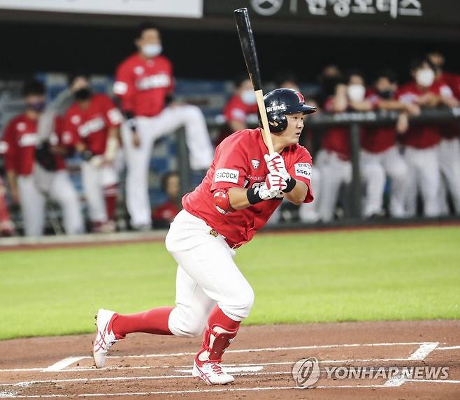 적시타 친 SSG 최주환  [연합뉴스 자료사진]