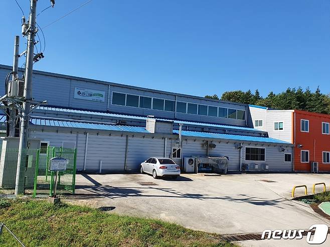 농식품부 주관 '2022년 식품소재 및 반가공산업 육성사업' 공모에 선정된 전북 남원시 소재 농업회사법인 ㈜꿈엔들잊힐리야 전경.(남원시 제공)2021.9.17/© 뉴스1