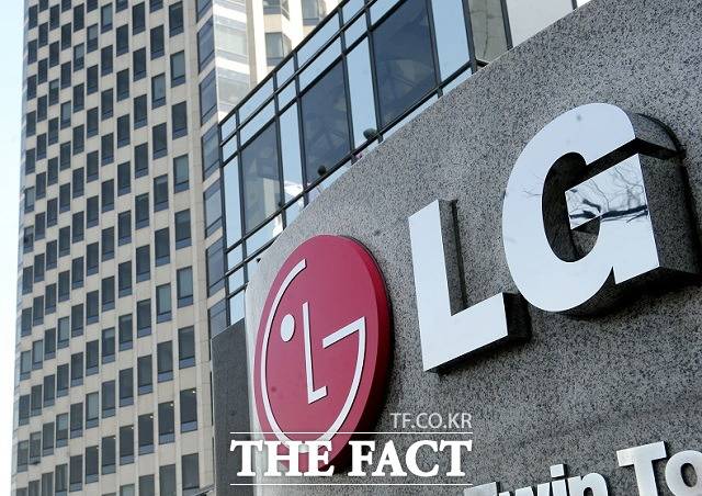 LG에너지솔루션은 배터리 핵심 원재료 확보를 위해 중국의 제련 전문 기업 지분을 인수한다고 17일 밝혔다. /더팩트 DB