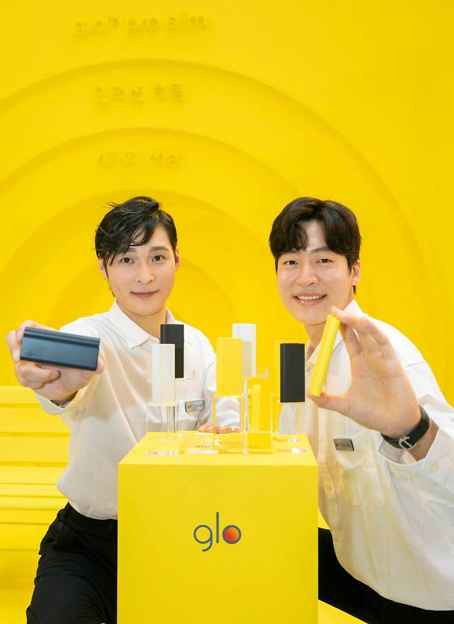 BAT로스만스가 17일 여의도 IFC몰에 궐련형 전자담배 신제품 글로 프로 슬림의 팝업스토어를 열고 제품 출시에 앞서 사전 홍보에 돌입한다.