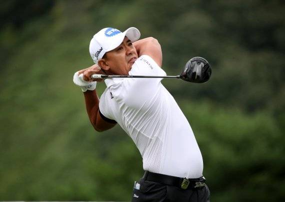 17일 경북 칠곡 파미힐스CC에서 열린 KPGA코리안투어 DGB금융그룹 어바인오픈 2라운드에서 1타차 2위에 자리한 박상현이 18번홀에서 드라이버샷을 날리고 있다. /사진=KPGA